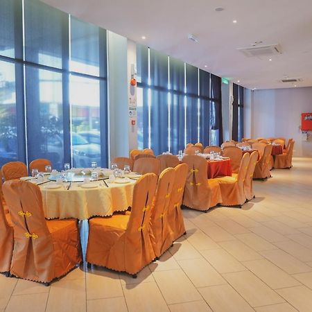 Roxy Hotel Serian Ngoại thất bức ảnh