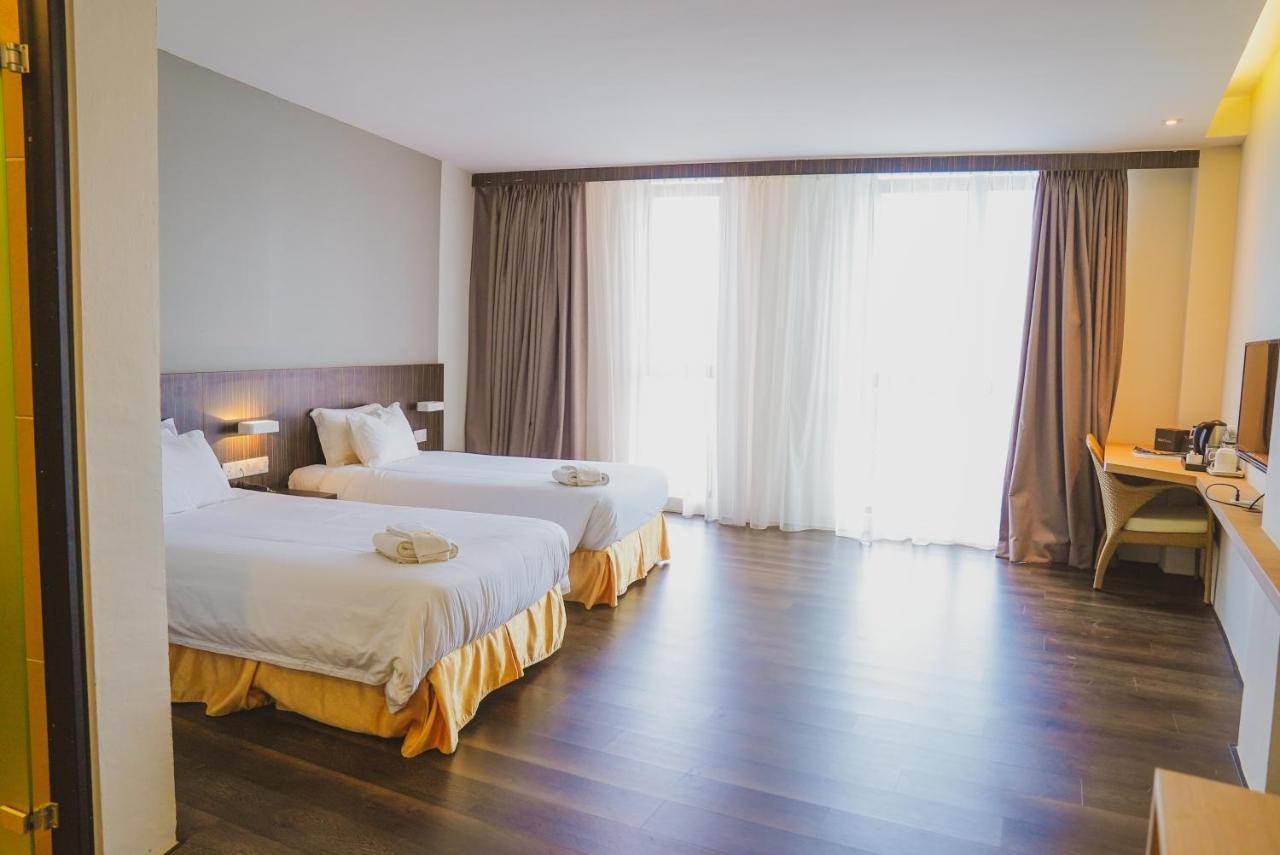 Roxy Hotel Serian Ngoại thất bức ảnh