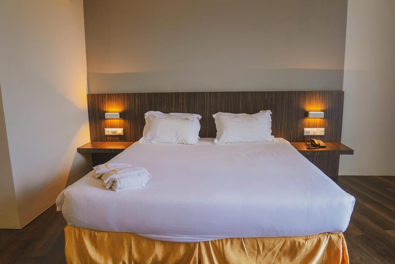 Roxy Hotel Serian Ngoại thất bức ảnh