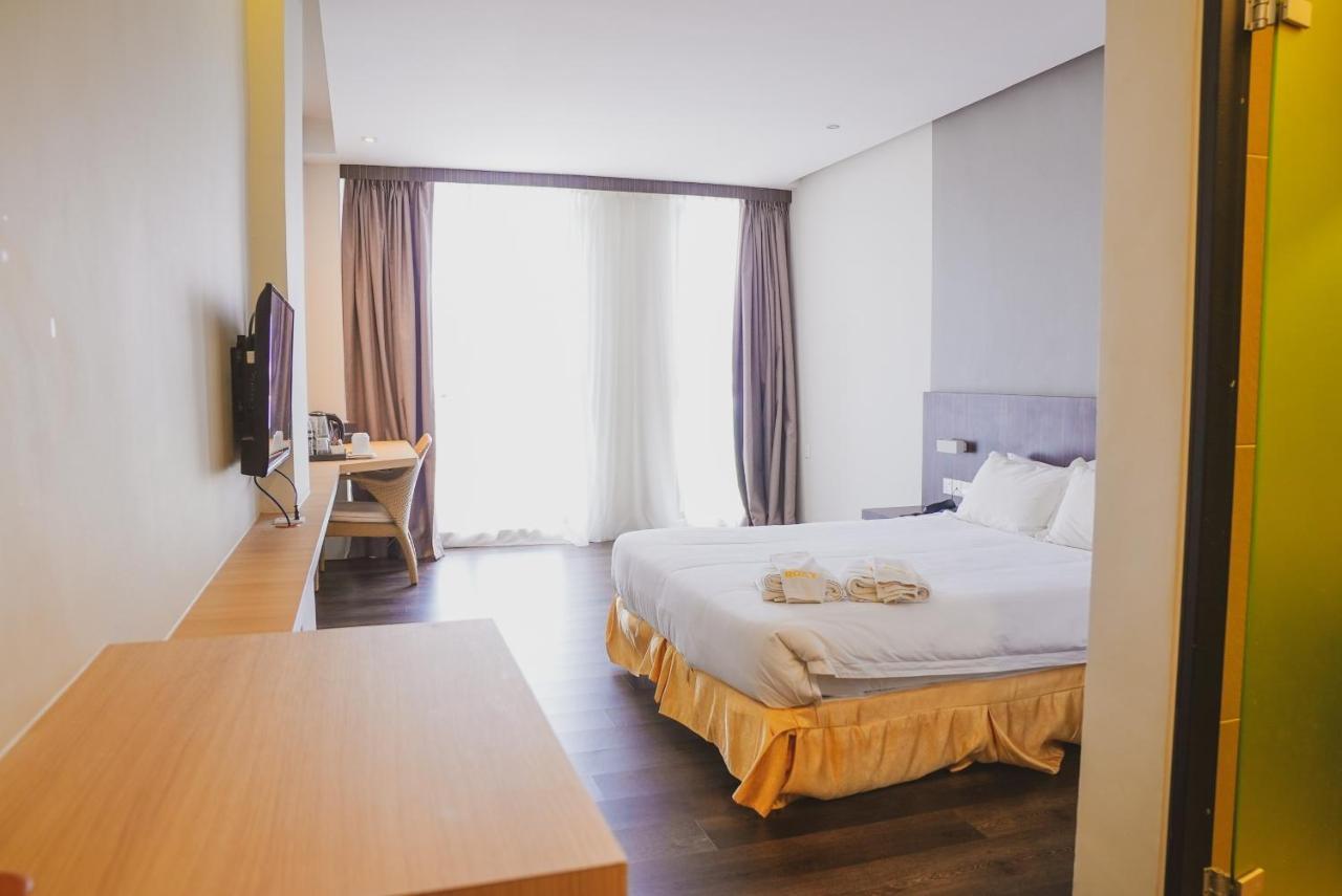 Roxy Hotel Serian Ngoại thất bức ảnh