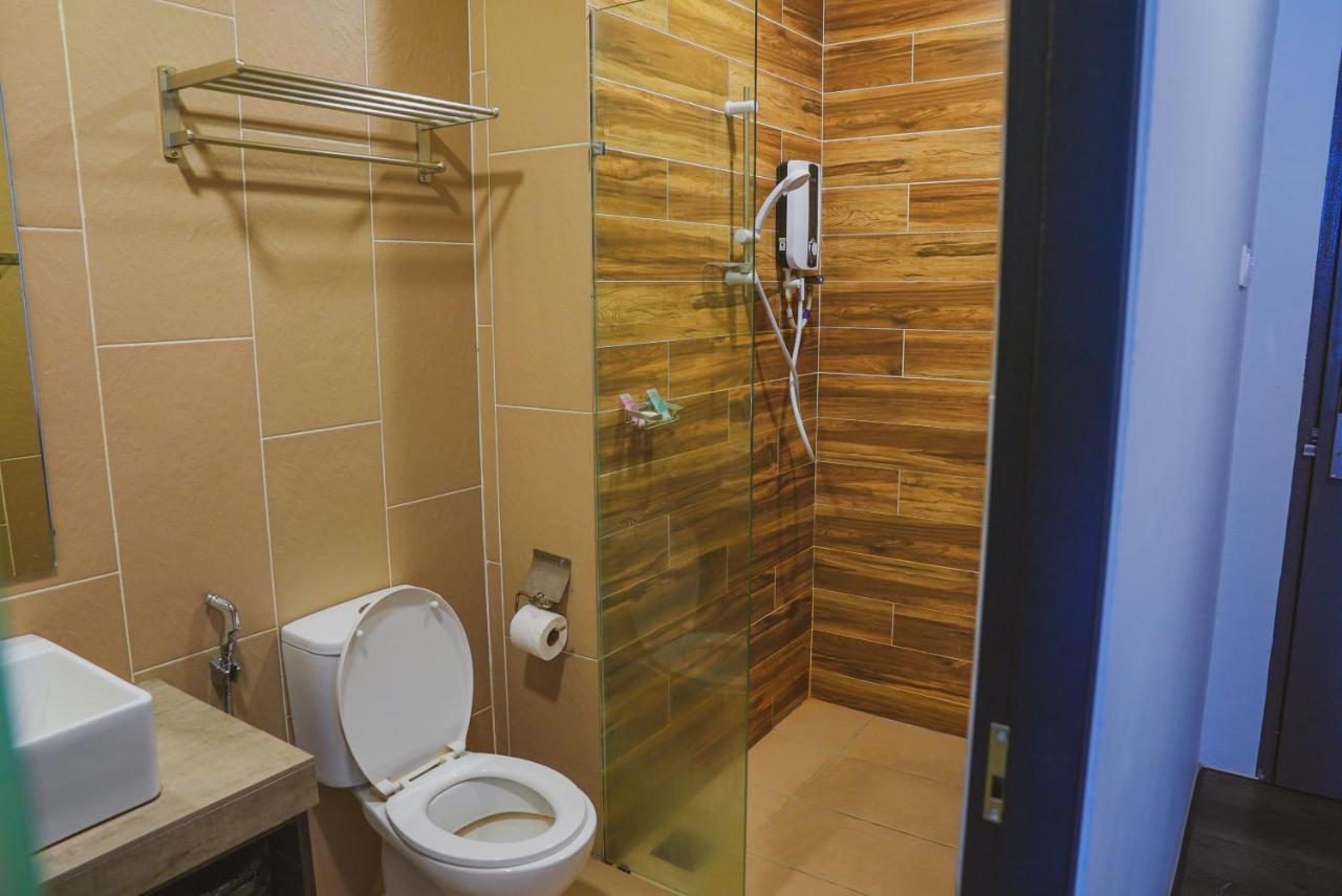 Roxy Hotel Serian Ngoại thất bức ảnh