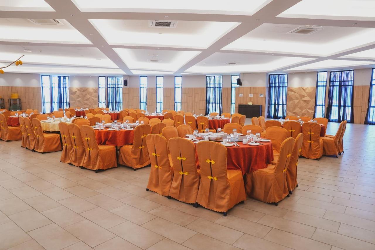 Roxy Hotel Serian Ngoại thất bức ảnh