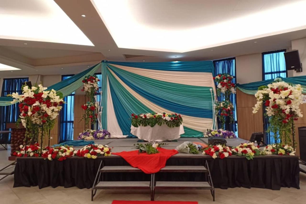 Roxy Hotel Serian Ngoại thất bức ảnh