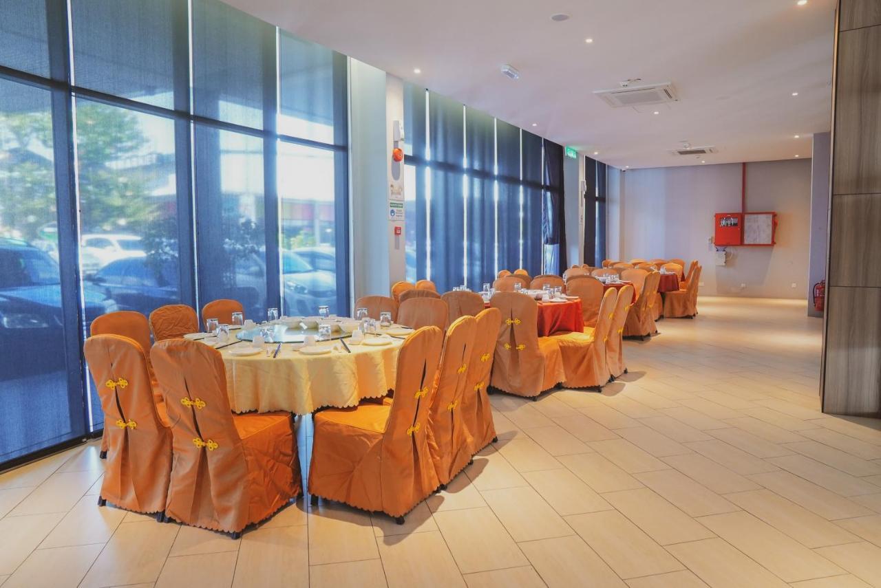 Roxy Hotel Serian Ngoại thất bức ảnh