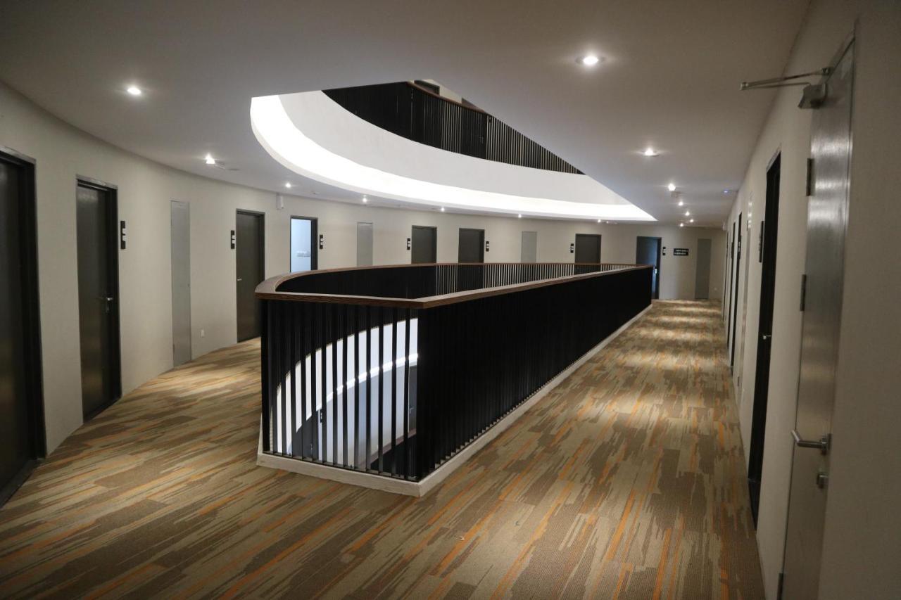 Roxy Hotel Serian Ngoại thất bức ảnh